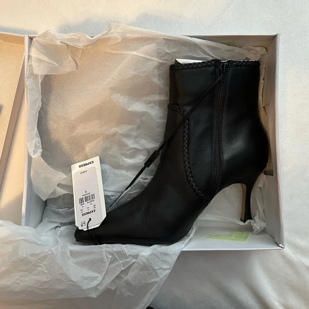 Express Heel Ankle Bootie Women's 9 Black Leather Braided Side Zip Boot NWT